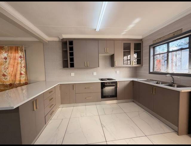 3 BEDROOM HOUSE FOR SALE IN VANDERBIJLPARK CW 1